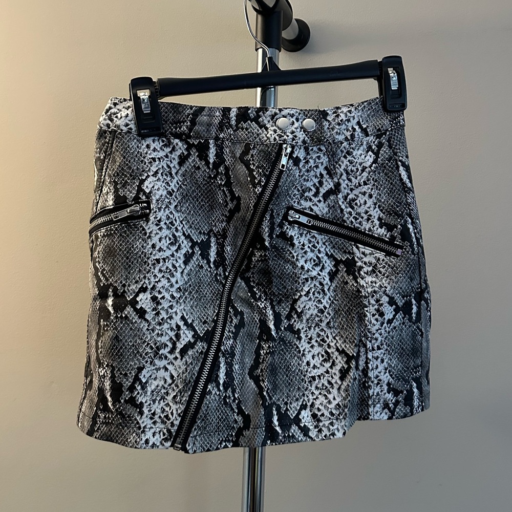 Forever 21 | Gray Black Mini Skater Skirt | XS